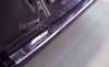 Detail van RVS bumperbescherming Volkswagen T6 Transporter 2015- en Multivan 2015-2021 schuin van boven gezien op de achterbumper
