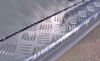 Detail van aluminium traanplaat bumperbescherming Fiat Talento 2016-2021 met omgebogen rand