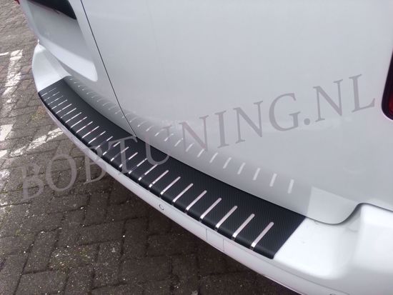 Carbon RVS bumperbescherming Renault Kangoo 2021- gemonteerd op de achterbumper